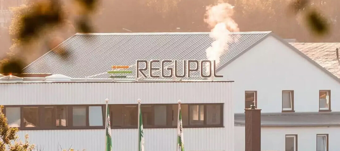 Das Bild zeigt eine Außenaufnahme des Unternehmens Regupol in Bad Berleburg