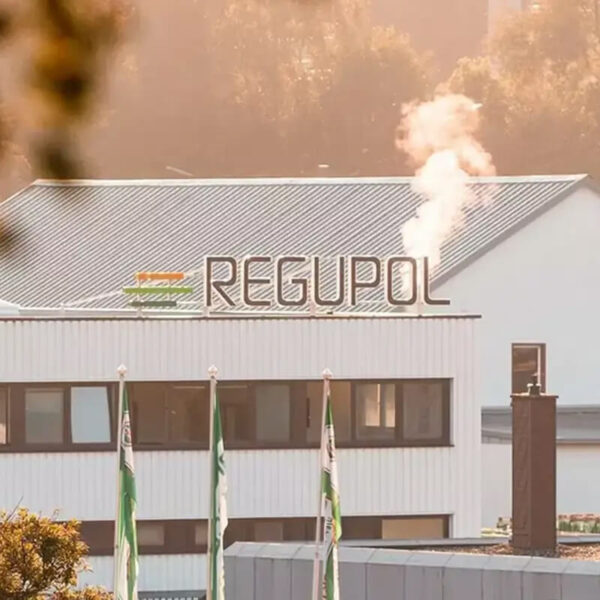 Das Bild zeigt eine Außenaufnahme des Unternehmens Regupol in Bad Berleburg